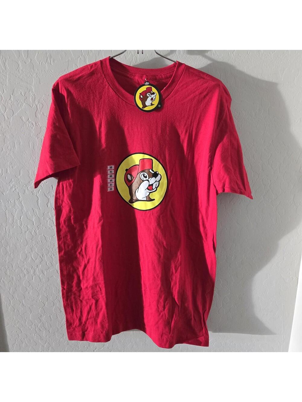 BUC-EES Unisex Red Colored T-Shirt SHIRT Beaver Front Size Medium NWT - Buccee’s